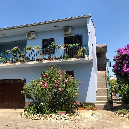 U S Bazenom Blizu Mora Plavi * Zadar